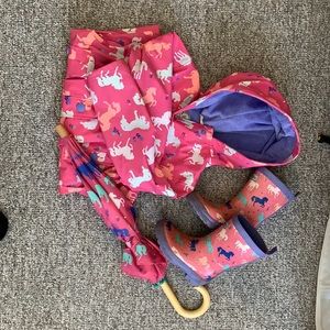 This item has SOLD. I am not sure why it’s not showing up!